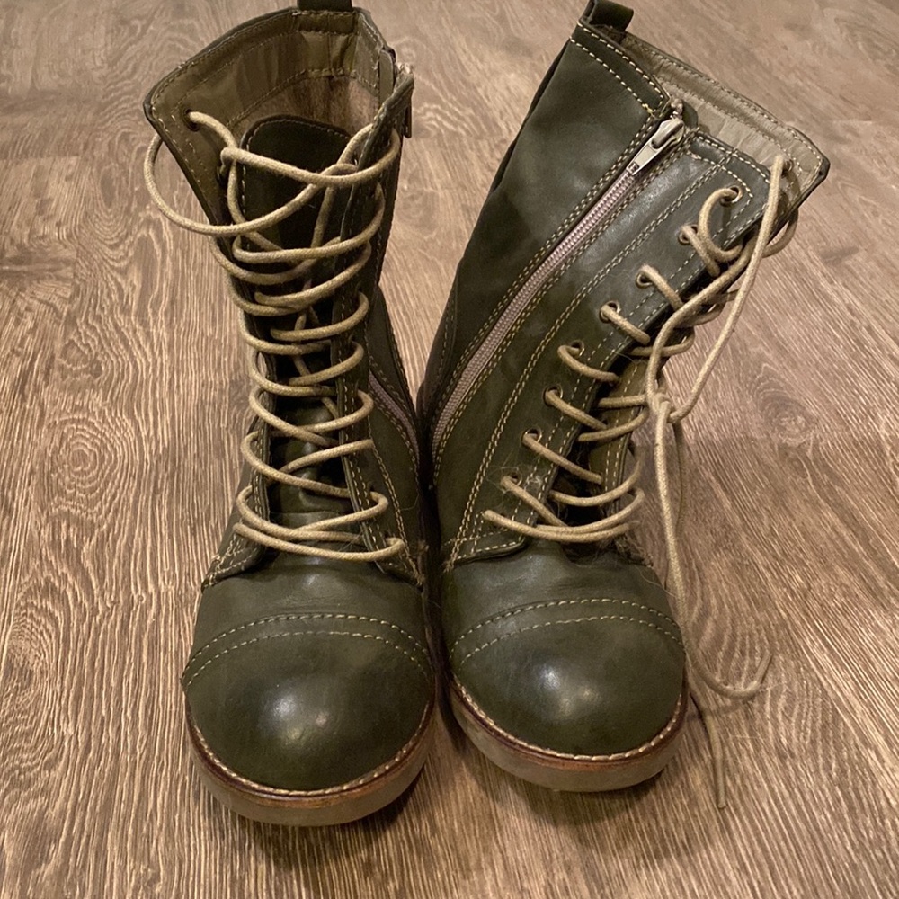Green combat boots size 6 women’s